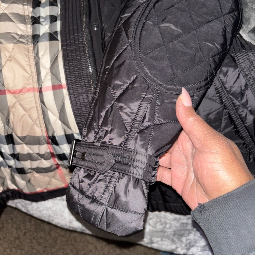 Burberry Black Jacket with Iconic Check Lining - Picture 6 of 6